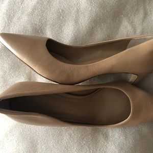 Banana Republic Nude Leather Madison Pump Size 8